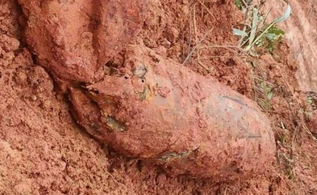 central province blocks highway to dispose 300 kg of bomb